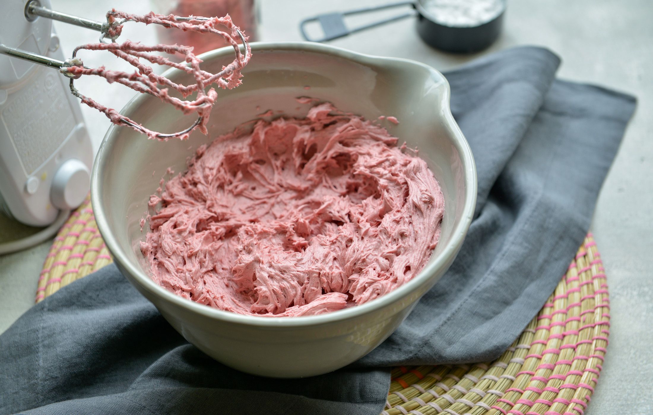 VEGAN MAPLE BUTTERCREAM FROSTING-1