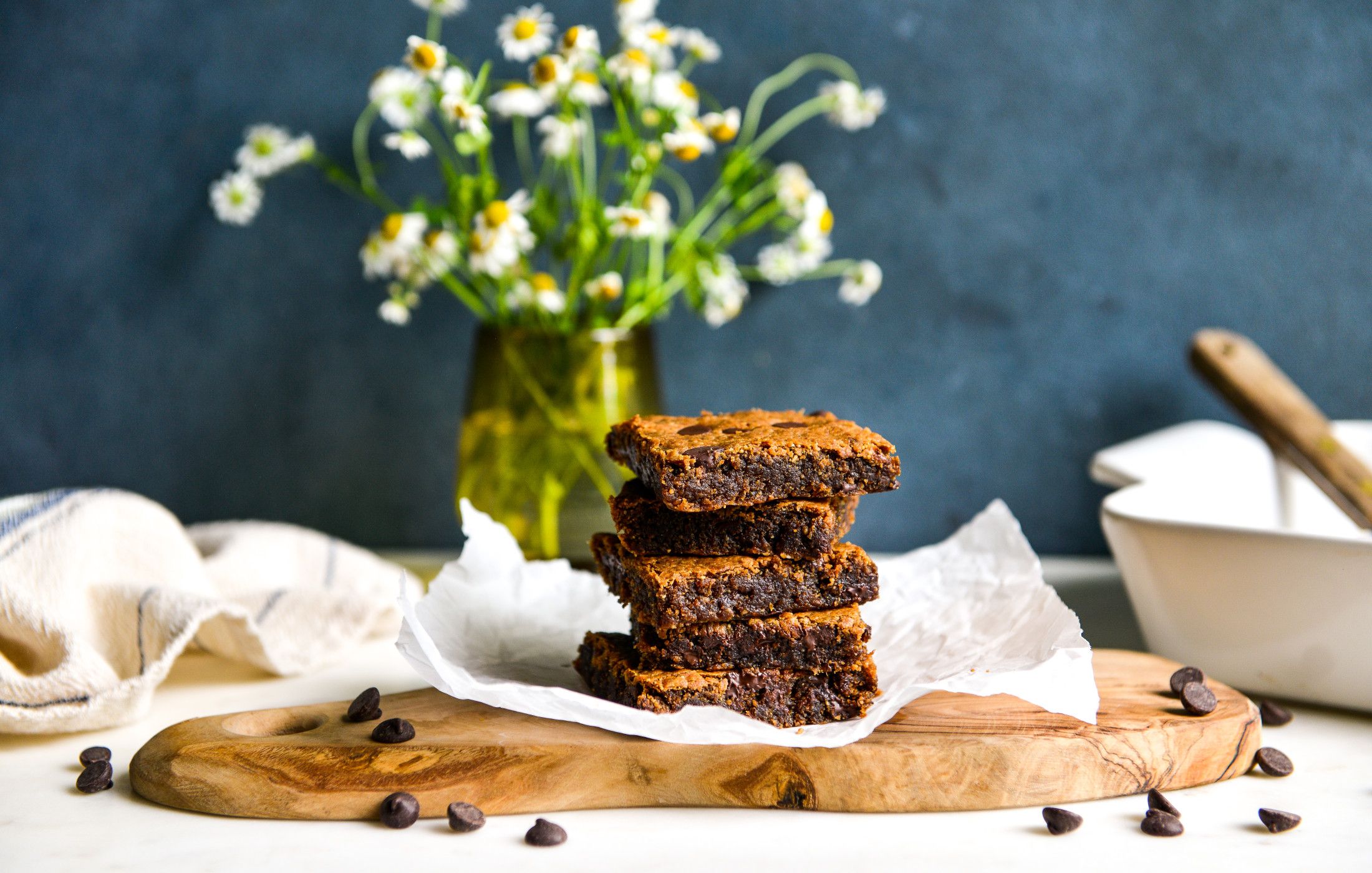 VEGAN PEANUT BUTTER CHOCOLATE CHIP COOKIE BARS-1